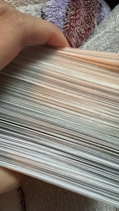 本来对中古烧普没抱太高期待，结果在任意门入的 Snow Man 向井康二早期演唱会烧普，直接刷新认知！下单前特意看了卖家标注的 “近新品” 评级，收到实物真的和全新没差 —— 表面没有任何划痕、指纹，边角挺括不毛躁，。画质依旧在线，暖光下成员的舞台造型氛围感拉满，肤...