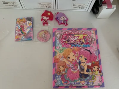 收到了一直想要的偶活漫画书，好好看！每一面都很精美，挖煤姬包装的特别好，走的是ems，到货也是特别快，下次还会继续使用挖煤姬哒