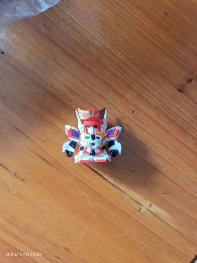 这是日淘任意门25年12月第一次购物体验，这次主要买到的是假面骑士的hg小人，有假面骑士的迷你底座小人。包装很不错，没有损坏