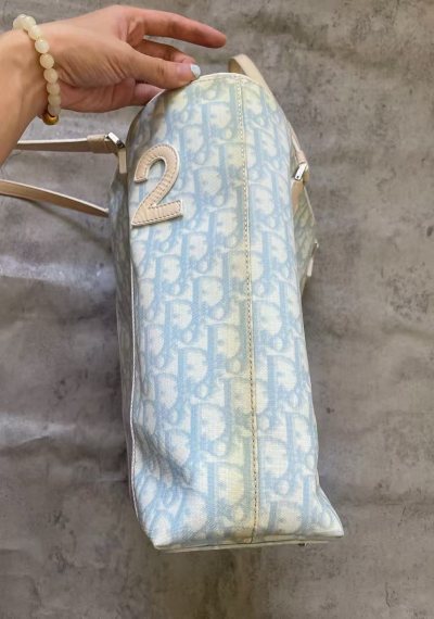 推荐挖煤姬这个平台有翻译特别方便价格便宜 优惠卷也多喜欢 推荐大家来买东西 每次都能买到很多中古好物很棒