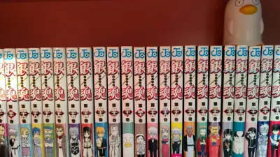 雅虎拍卖上看到了超级便宜的银魂漫画，好像是因为是书店卖的，本体价格只要1000日元六十九册，就算加上国际物流总价也就300多，比买国内二手或者是现在发行的中文版都便宜。有几册还有特典，赚翻了