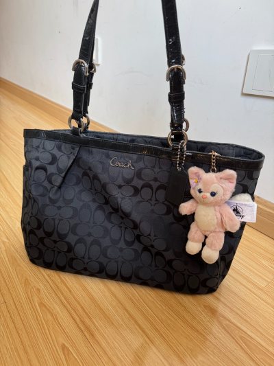 又是一单挖煤姬，到手很满意，已经使用挖煤姬多次了，挖煤姬是一款新手友好，操作简单的软件，优惠券给的多，社群活动也多，这次到手的包包也是十分貌美～