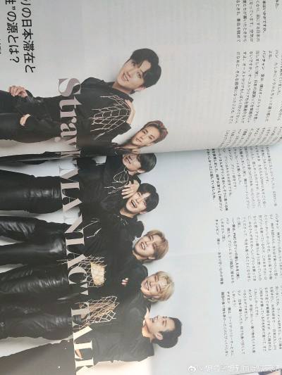 在挖煤姬淘日杂真的很方便！这两本是国内stay很少出的款，在挖煤姬找到了好多人出(*๓´╰╯`๓)。立马收了一套两本带图一姿势的全员明信片特典，加上了运费，价格才和国内单独一本杂志差不多，太划算了，而且说是素人卖家保管，但卖家保管的好，挖煤姬打包也给力，到手还是八角...