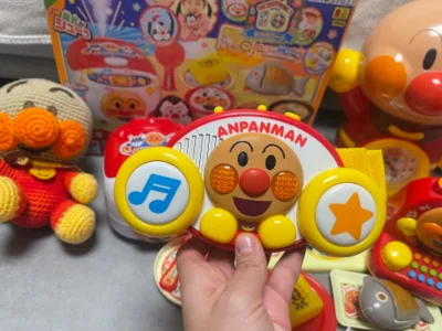 大家好今天给大家分享的是我在挖煤姬的12月海淘开箱，也是一期年末好物分享。依然还是面包超人的玩具，这次淘到了面包超人的电饭煲、大闹钟，小腰鼓，卡拉OK机，终于可以拔草啦。这次包装真的一如既往的好，走的海运路线，速度可以说很快了。已经不知道是用挖煤姬切煤的第几单了，还...