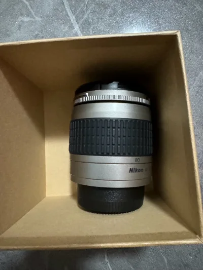挖煤姬海淘的第四单 是一个尼康的28-80镜头 给我海淘的卡片机配备的 包装超级有心 成色也很新 很喜欢送的小盒子 太合适了 用的是小航空 用完积分兑换只花了个位数运费 不到一周就送达了 超级快 狠狠安利挖煤姬