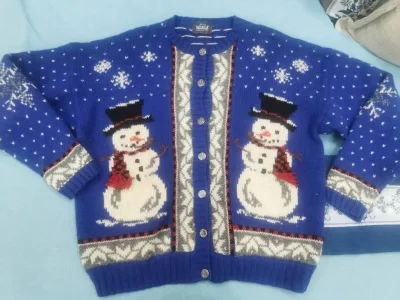 这次买了两件很喜欢的古着毛衣开衫，都各有特色，非常可爱，成色和细节也都很好。最近的优惠券很多，汇率也很好，所以大量购入中…就是年底合单和物流很慢…
还有希望下次能够及时帮我下单…这次有一件下单第二天告诉我被别人拍走了，痛失心动款