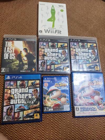 这次来的是一大箱原装游戏碟，有ps1的 PS2的，大部分还是PS3，这些游戏碟大多包装精美，盘面几乎无划痕保存的十分完好，我试了几张都能读取，感谢任意门！