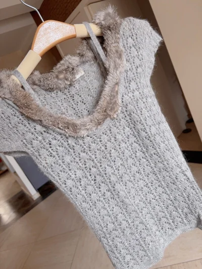 挖煤姬页面清晰简洁，利于新手下单，这一点很推荐
买的几件衣服，挖煤姬下单速度很快，让人安心
收到后发现衣服的成色很好，和描述可以说基本一致，而且我觉得比实物好看很多，还会继续购买