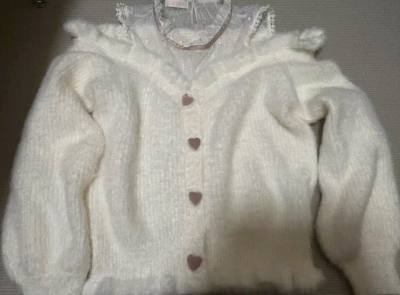 这次是第一次自己下单、自己切的商品，对自己来说算是一个小小的尝试。不过整个过程比预想得要顺利得多，体验感真的很好，这单走的是 EMS，物流非常给力。包裹外层的保护做得很扎实，打开之后衣服也是完好无损