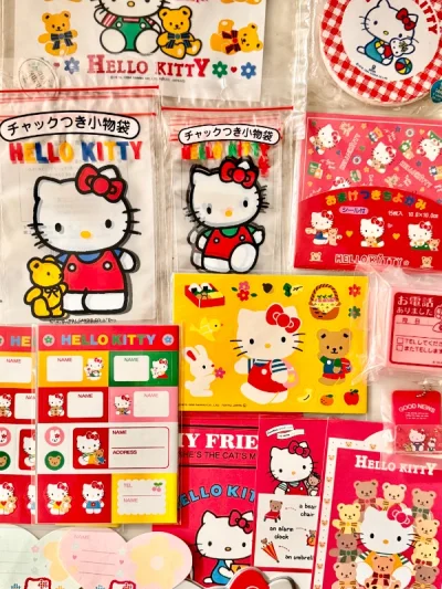 操作简单，用户体验好，APP界面简洁直观，从拍照、描述商品到定价、发货，整个流程设计得非常顺畅。“智能定价”功能可以自动帮你根据市场情况逐步降价，促进销售。安全保障（相对于线下和纯私聊交易）交易款项由平台托管，买家确认收货后，卖家才能收到钱。这在一定程度上防止了诈骗...