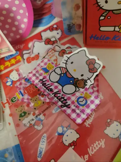 Kitty中古开箱收藏。每一件都安不释手。我会好好保存。感谢分享。希望物理可以再审核快一点。迫不及待