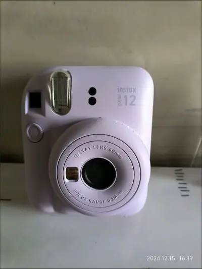 买了好多次海淘，第一次买拍立得mini12，带原包装，橙色还是很新的，选的是拼团物流这次，就算速度慢一点，总体还是满意的