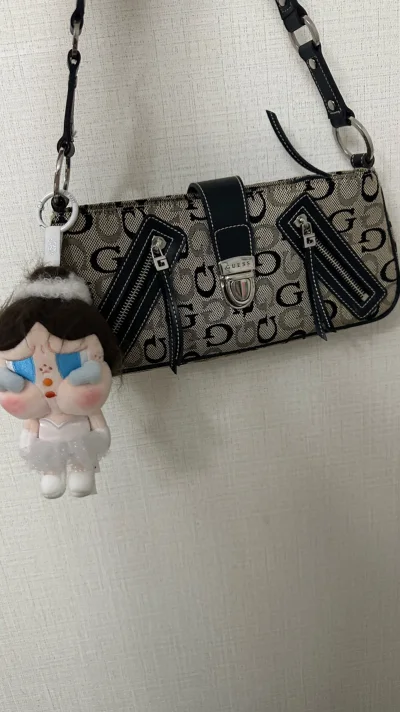 感觉比国内闲鱼有意思多了，品质也高一些，价格也实惠，体会到了挖煤的快乐，实物到手也很新，很好看的宝宝，有复古的味道