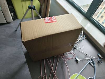 又到了一个竹蜻蜓包裹，买的都是比较便宜的碟片，用竹蜻蜓是性价比最高的。看到自己喜欢的碟片就拍下了，煤炉上买碟如果能用到手续费免除的优惠劵的话还是比较合适的，总之还是一如既往的满意。