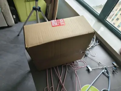 又到了一个竹蜻蜓包裹，买的都是比较便宜的碟片，用竹蜻蜓是性价比最高的。看到自己喜欢的碟片就拍下了，煤炉上买碟如果能用到手续费免除的优惠劵的话还是比较合适的，总之还是一如既往的满意。