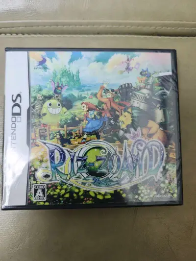 在挖煤姬APP蹲到全新未拆封神作——  
? 《怪盗瓦力欧》：瓦叔化身怪盗，机关解谜+无厘头搞笑，像素风复古神作！  
? 《绿野仙踪》：童话世界冒险，稻草人铁皮人并肩作战，治愈系剧情天花板！  
 
? 双卡带塑封完好，仪式感拉满～  
老任的NDS黄金年代，这两...