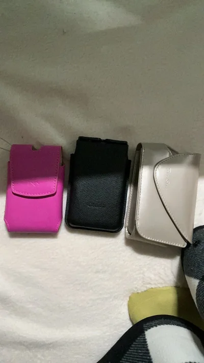 とても満足です。また今度来ます。このカメラバッグは非常にプロフェッショナルなデザインで、内部仕切りが厚く、柔軟に調整でき、各種レンズと機体を衝突から適切に保護することができます。外部は耐摩耗性防水生地を採用しており、屋外撮影の突発的な天候に対応するのに十分すぎるほど...