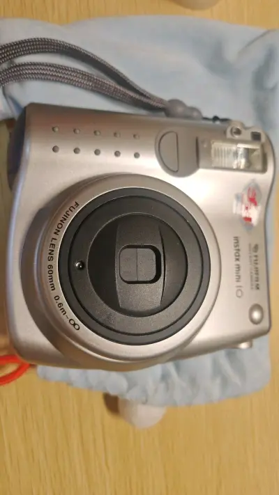 第一次海淘，帮三个朋友们购买拍立得mini10，成色九九新，拍出来的也很好看。用积分减运费大概是100多块钱，很便宜了，朋友们也很喜欢