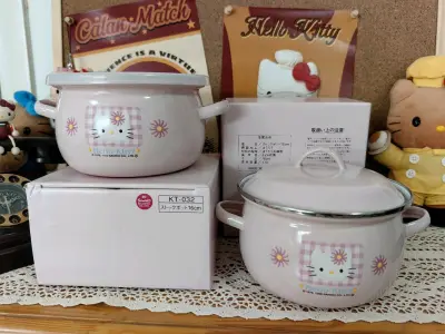 一直很喜欢Kitty的餐具，但是比较难遇，终于买到啦！挖煤姬运输有很多选项，这次选择的是海运包装的很完整哦！合单审核速度也很快哦！希望平时有更多的优惠哦！