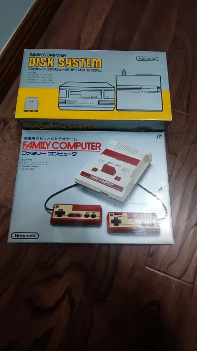       这次海淘的主要还是任天堂的中古游戏机FC，这次买的FC红白机还配套了一台FC红白机专用的磁碟机，都是箱说齐全成色也向卖家描述的一样好。
      给自己收藏中古游戏机又添加了一位新成员，继续感谢挖煤姬有这么好的平台。