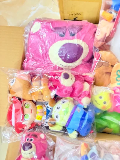 芜湖！不知不觉迎来了第60次海淘开箱噜！依旧是充满期待的开箱，毛绒绒的玩总挂件！每一只都超可爱！小包运费也十分实惠！同时快递箱子还十分结实，上下都会垫泡沫膜保护毛孩子！简直是海淘首选呀！