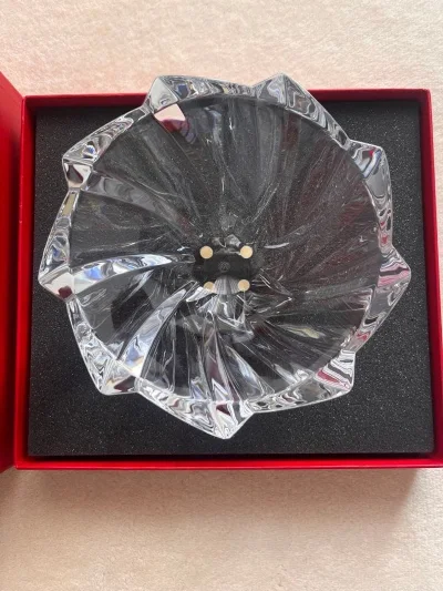 人在幸福的时候 真的会销声匿迹吗是的 我幸福的时候根本想不起来发朋友圈（固开心这玩意 自己买单比较容易实现
希望我们不发动态的日子里都是因为幸福