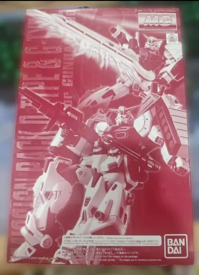 万代MG 1/100 F90高达D装备G装备任务配件PB限定，
F90的配件包有很多，PB限定的也不少，不过这个是我觉得最帅的一个，配合F90又可以摆出很多造型