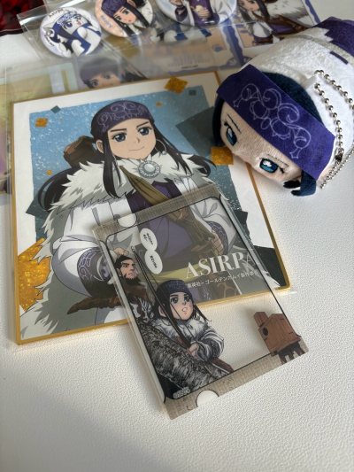 切的莉帕都非常可爱快递也没有磕碰都非常完好。
体验感非常好（v）挖煤姬给发了优惠券，而且切得非常快。竹蜻蜓更划算，国际运费便宜物流速度快，用的箱子也很结实很安心！
操作上APP界面很清晰，选品、下单、付运费一路顺下来，新手也能轻松搞定。最戳我的是打包，徽章被裹了好几...