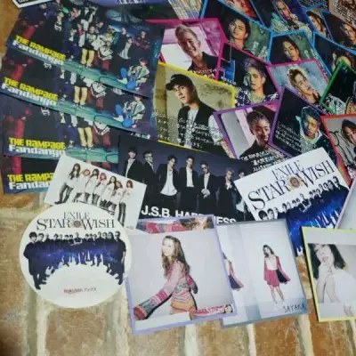 新买的卡都好好看，卡特别新，人也很冒昧，挖煤姬太给力了，邮的也很快，邮费便宜，纸片也没有破损，以后还会继续用