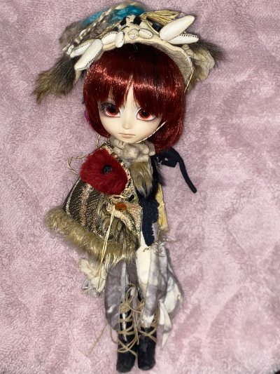 在挖煤姬日拍上拿下的梦情玩偶，拍卖过程很流畅，运输走的是小航空路线，到手非常快，包装也很好，还会继续使用的