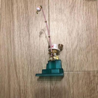 这款小乔巴很可爱，唯一的缺点是它属于食玩系列的，无奈做工差一点，还有细节也差一点。如果其它系列也出这个造型就好了。上图。