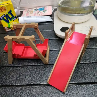 非常喜欢这个红色的设计，有点遗憾卖家展示的时候没有这么多的胶水的痕迹。不过后期可以自己打磨加工上色弥补。