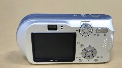 作为复古相机爱好者，国内二手CCD价格虚高还成色参差，尝试用挖煤姬日淘后直接入坑！平台中文界面+自动翻译超友好，新手也能轻松操作，煤炉、雅虎日拍等站点货源超全，绝版型号也能挖到。
选机时重点看卖家好评率和开机实拍图，避开“操作未确认”的商品，备注“电池内置”能省服务...