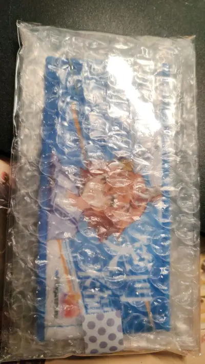 第一次在挖煤姬买东西，卖家包的很好没有破损，一个月就到了还挺快，价格也比较实惠
是赛马娘的谷子，半仙很可爱