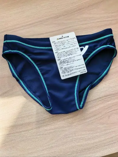 这个系列已多次购买，质量值得信赖，面料和款式都很专业，大小弹性大经常游泳偏紧舒服。还会继续关注和光顾的！