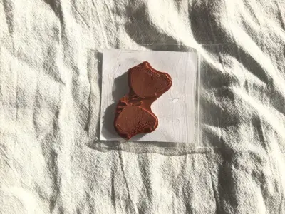 这款印章也太绝了！图案复古又有腔调，印出来的质感直接拉满✨ 吹爆挖煤姬！冷门宝藏款都能精准挖到，物流快还包装超严实，小众好物找它准没错，代购体验感直接拉满～