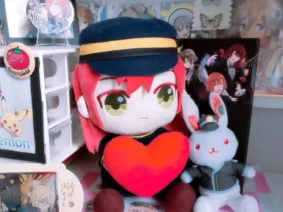 好价切到了明恋镜花的抱心玩偶，特别开心的一次体验呜呜呜。物流也很快，是会退费的。物品也很好，总之就是很萌萌的