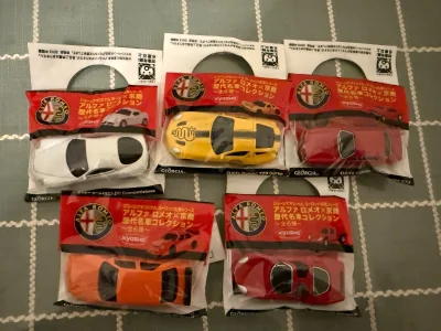 挖煤姬十二月好物开箱来啦！这个年末的快乐是这些宝贝给的?
年末刚到手的动物头像摆件直接戳中我！美洲野牛的纹理超还原，盘羊的弯角自带“野性buff”，摆桌上质感直接拉满~铁人盒蛋这波必须夸！机械感+做旧细节，每只pose都像在演“赛博街头格斗”。还有京商的小车，阿尔法...