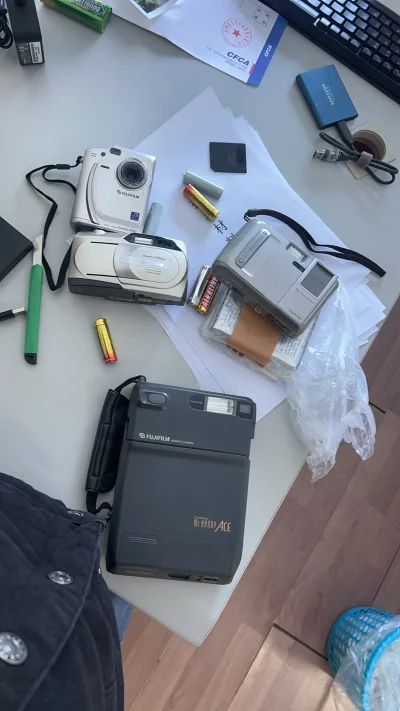 隔了一年多没买，现在的包装比以前好很多了，每一个都严严实实。所有东西都安全抵达，成色很新，甚至还有配件包，不错不错?