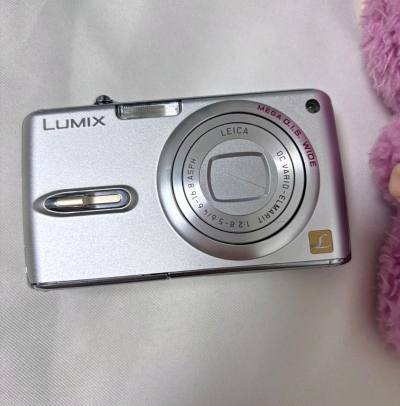 这次使用挖煤姬淘了ccd，一个是松下fx07成色很新，一个是奥林巴斯fe320，一个是松下tz5长焦出片很好看，合单保留原盒发货，选的海运，十四天就到国内了非常快，合单的大箱子里面会放很多泡沫膜，不用担心里面的东西会损坏，挖煤姬的服务还是非常好的