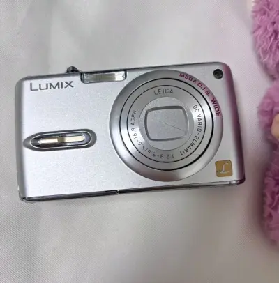 这次使用挖煤姬淘了ccd，一个是松下fx07成色很新，一个是奥林巴斯fe320，一个是松下tz5长焦出片很好看，合单保留原盒发货，选的海运，十四天就到国内了非常快，合单的大箱子里面会放很多泡沫膜，不用担心里面的东西会损坏，挖煤姬的服务还是非常好的