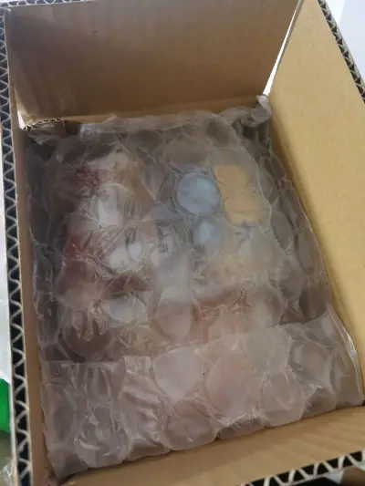 这次入手了四个小可爱，一只cookie，两只duffy，一只雪莉玫，真的一个比一个可爱！包裹的很结实！竹蜻蜓速度也很快！挖煤姬一级棒！