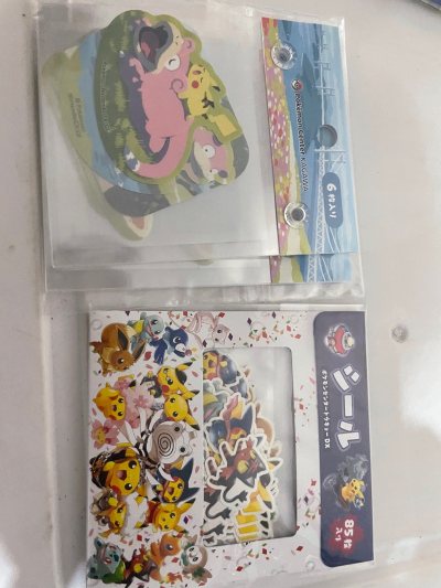 宝可梦贴纸 钥匙链 呆呆兽集合 香川宝可梦主题开业纪念的贴纸 还有惊里出来的呆呆兽钥匙链 挂件精美没有瑕疵，感谢挖煤姬代购