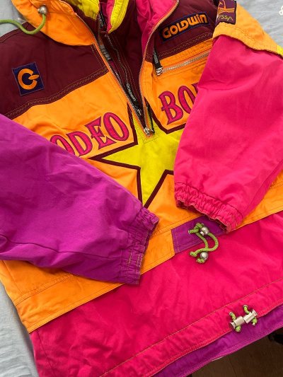 作为一名资深古着爱好者,在挖煤姬的这次淘货经历,堪称一次完美的“挖宝”之旅。