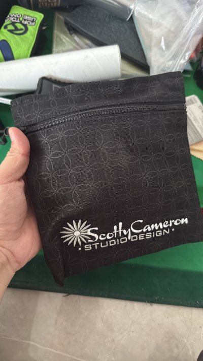 球袋购买了，二次拍照也很完整展示。收到没有问题。物流业很快的。团队很专业，推荐大家可以试试。在平台购买基本不会有问题。  挺好