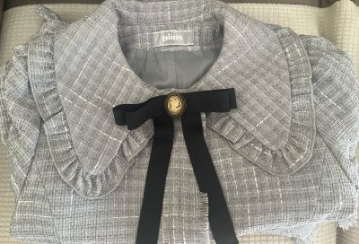 这次快递速度很快，收到的包裹包装得也很结实，打开包裹里面加了防震泡沫。买的是一件大衣，状态比较好，很适合秋冬季，以后还会继续使用挖煤姬海淘。