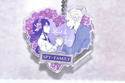 间谍过家家这一套挂件古早但十分貌美！尤其是黄昏和约尔那一款。父母爱情特别特别好嗑！Aniya和邦德也好可爱！