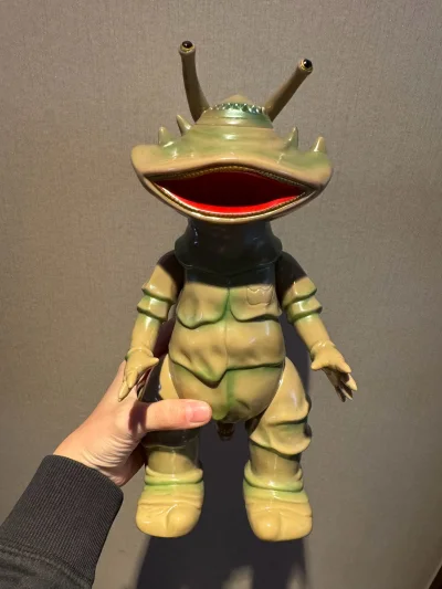 这个绝对是捡漏了发售数量挺少的一直蹲一直没人出随手刷到是新鲜发布的赶上黑五活动几乎等于白送立刻拿下小金牙真可爱呀