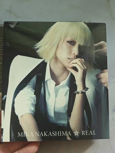 因为是CD，所以有选择加固服务，合单有点耗时间，发货后大概是三周时间到达，成色还是非常好的，没有出现磕碰破损情况