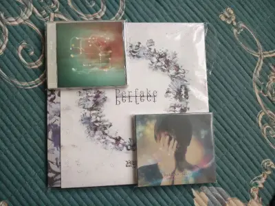 这次的开箱，是专属于凛冽时雨与TK的一次深度收藏。凛冽时雨极具冲击力的专辑《i&amp;#39;mperfect》、概念独特的《perfake perfect》完全限定盘，以及TK from 凛冽时雨的《fantastic magic》初回限定盘。每一张都代表了其音...